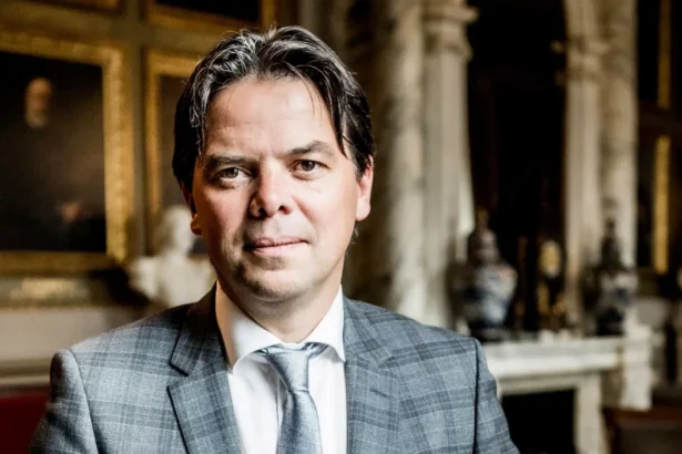 Peter Buysrogge Urged to Act on Belgiumgate Scandal